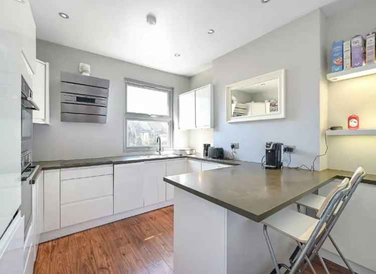 Flat For Sale in London, England