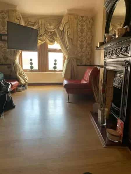 Victorian 3 Bed House Garden Parking Near Shops Amenities