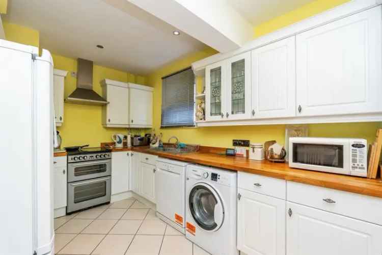 2 Bed Bungalow with Loft Conversion Potential and Driveway