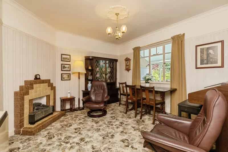 1930s Semi-Detached Family Home with Garage and Gardens