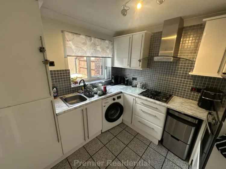 3 Bedroom Semi-Detached House with Garage Near Schools and Amenities
