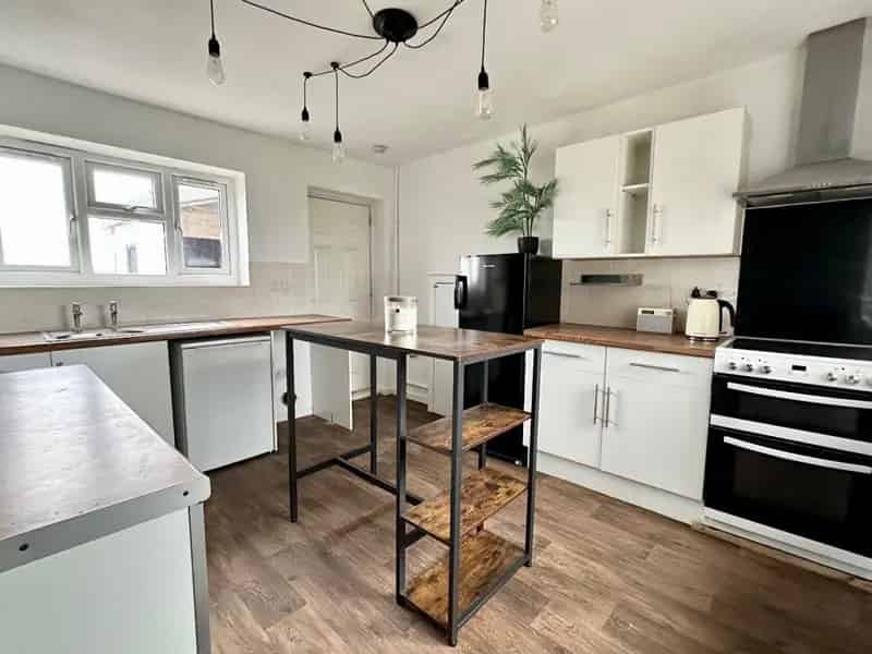 4 Bedroom House For Sale 1271 SQ FT No Onward Chain