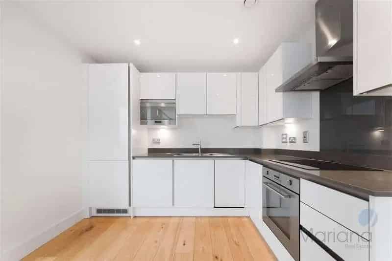 1 Bed Flat for Sale in Canning Town - Modern Apartment with Balcony