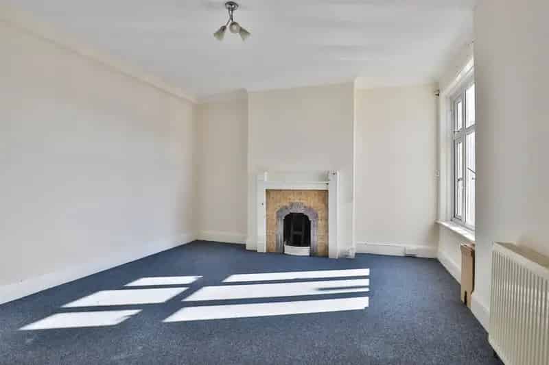 3 Bedroom Maisonette Tuckton Vacant Possession Extended Lease