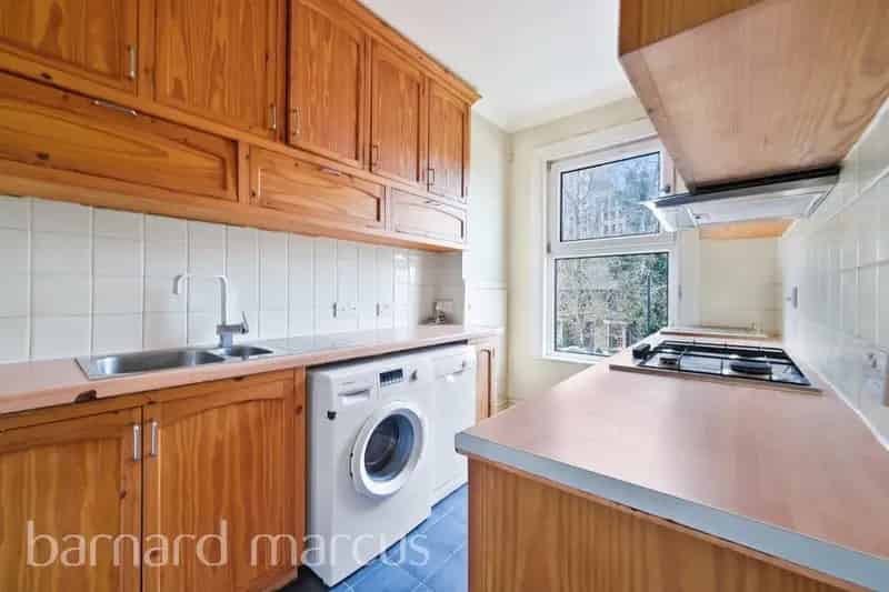 Spacious Family Home Near West Croydon Station