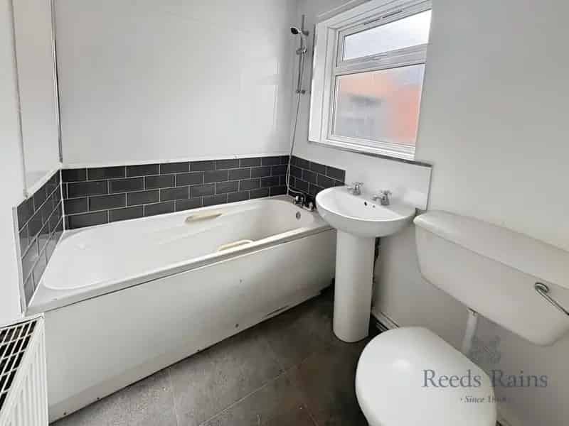 2 Bedroom Mid Terrace House to Rent Liverpool L8
