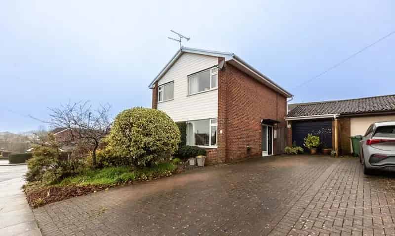 4 Bedroom Detached House For Sale in Pentyrch