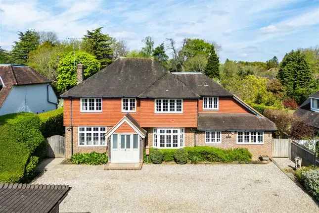 Detached House for Sale in Chipstead CR5