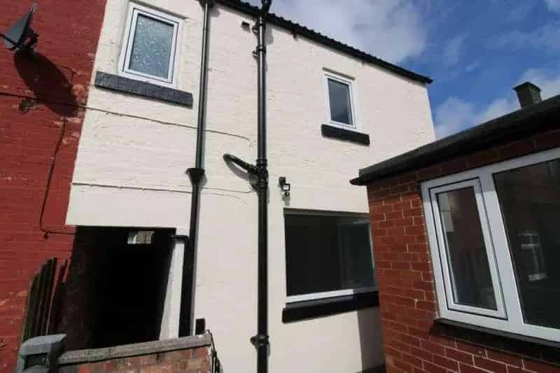 2 Bed House For Sale Modernized End Terrace Near M1