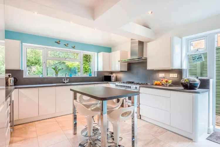3 Bedroom Semi-Detached House Cheltenham