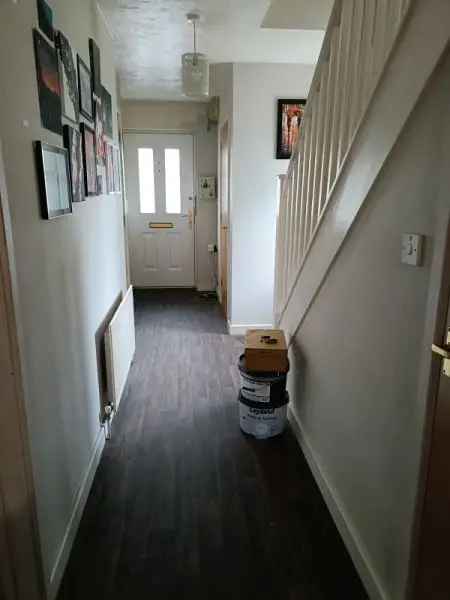 4 Bed Semi-Detached House Near Schools and Amenities