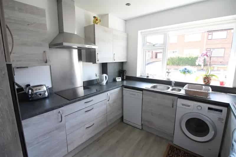 2 Bedroom Semi-Detached House to Rent