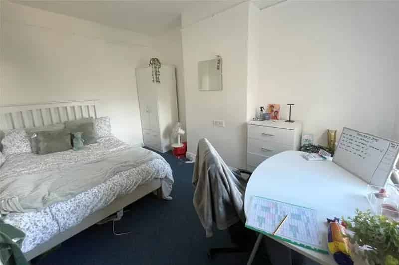 2 Bedroom Terraced House for Sale No Onward Chain