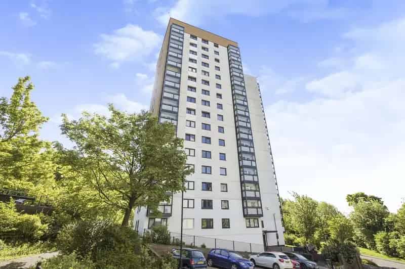 2 Bedroom Flat for Sale Halifax West Yorkshire HX2