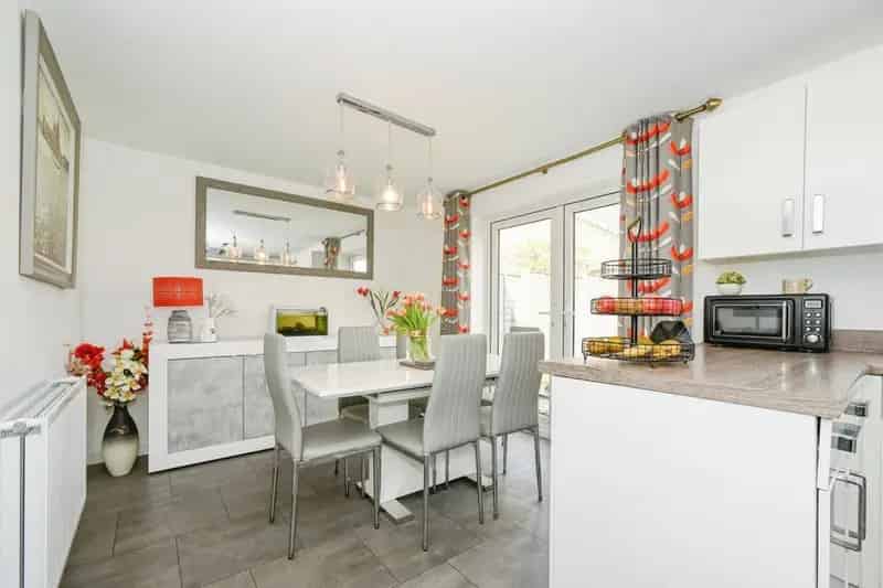 Four Bedroom Detached House in Highworth