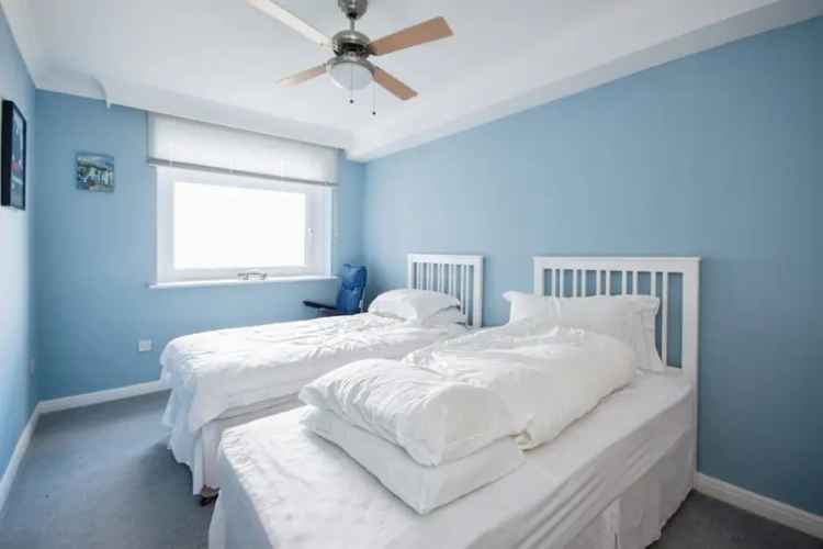 Spacious 2-Bed Bournemouth Apartment with Stunning Sea Views