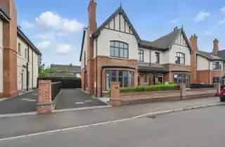 Beautiful Semi Detached Home - 4 Bedrooms, Modern Kitchen, Ample Parking