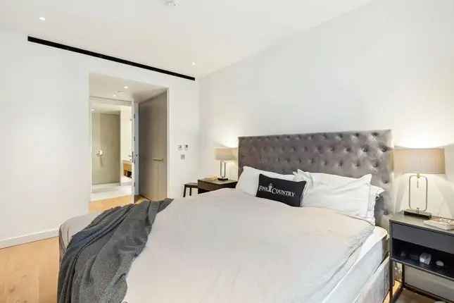 Flat for sale in Battersea, London SW11