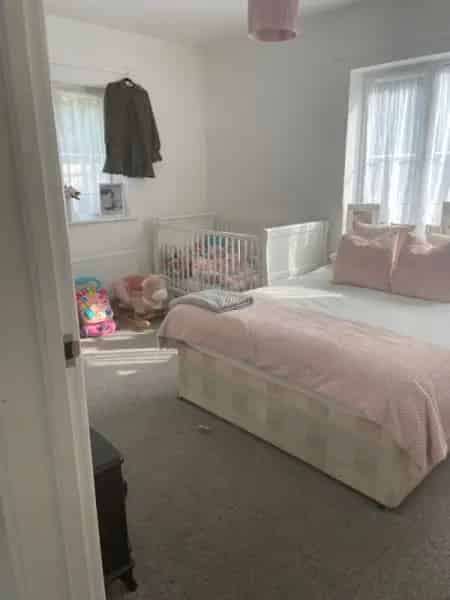 1 Large Bedroom Ground Floor Flat with Garden