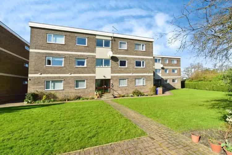 2 Bedroom Flat for Sale Sheffield Incredible Views Garage Included