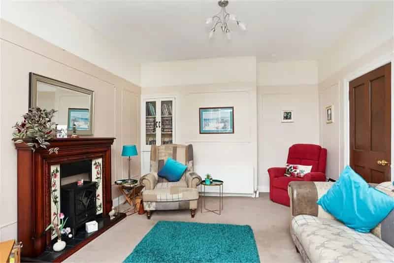 3 Bed House - Detached with 1 Reception Room