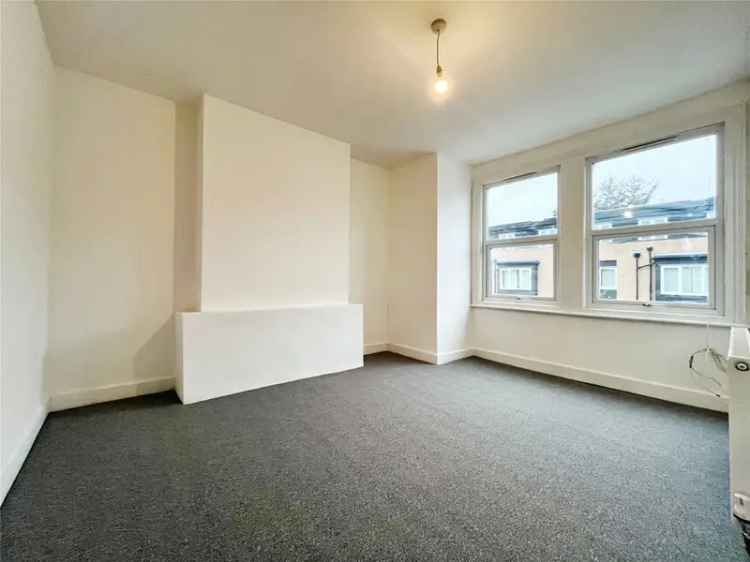 2 3 Bedroom Maisonette Catford SE6 Private Garden Modern Kitchen