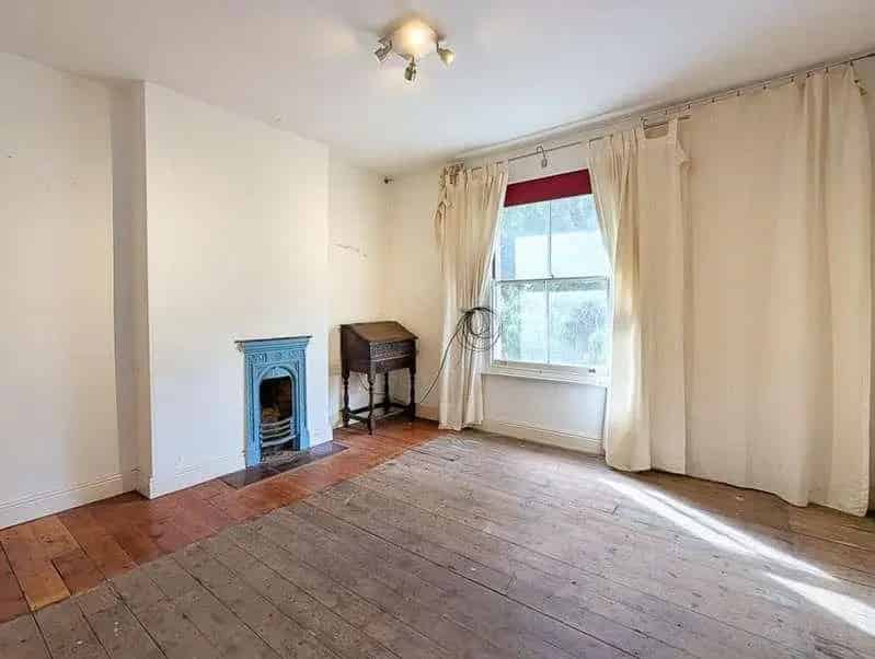 2 Bed House For Sale Requiring Renovation