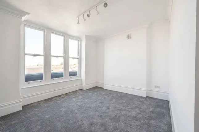 Flat to rent in West End Lane, West Hampstead, London NW6