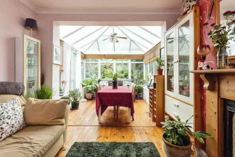3 Bed Family Home NG5  Off-Street Parking and Garden