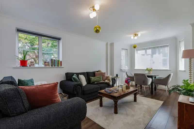 2 bedroom Flat
 For Sale