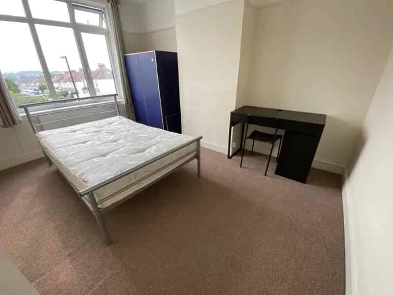 4 Bedroom Furnished Terrace House Near Gloucester Road Available September 2025