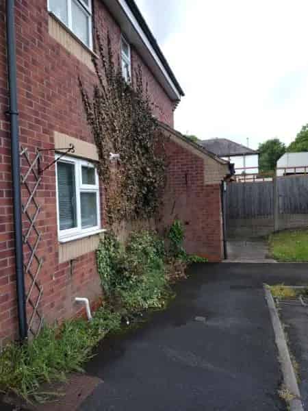 2 Bed Detached House Near Amenities