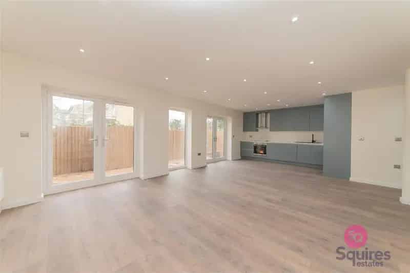 2 Bedroom Flat House to Rent Near New Southgate