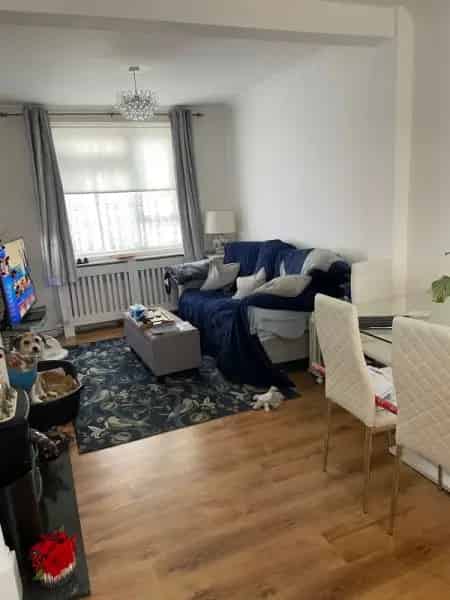 2 Bedroom Council House Near Windsor  Elizabeth Line