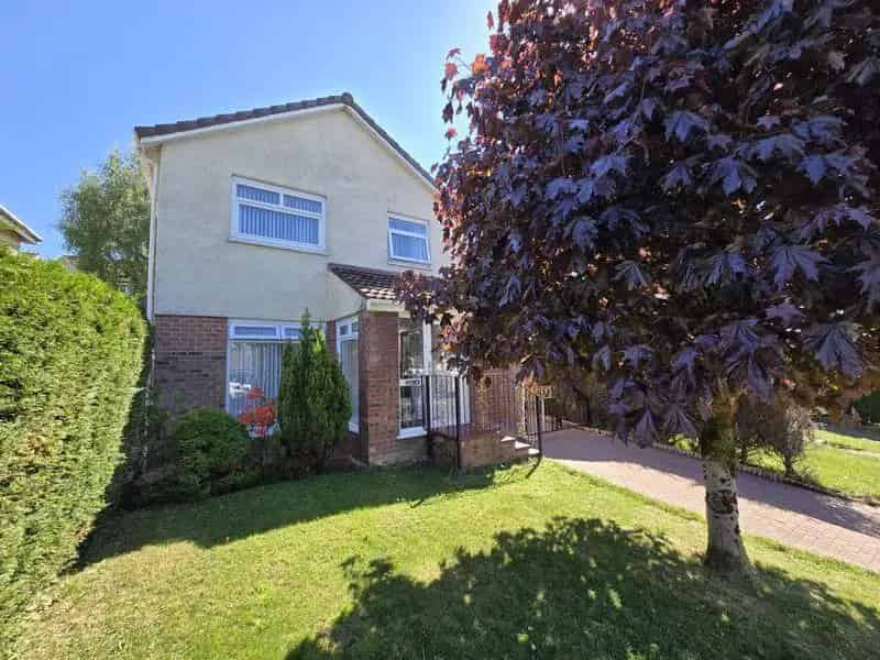 3 Bedroom Detached House for Sale in East Kilbride