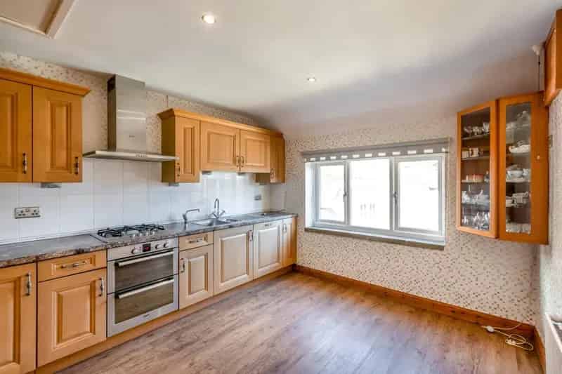 3 Bedroom House For Sale Near Town Centre