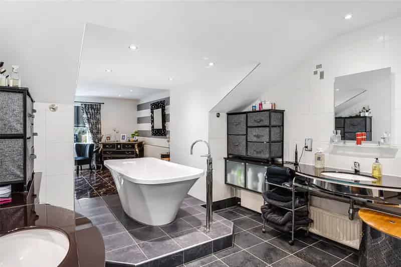 5 Bedroom Detached House with Annex Alwoodley