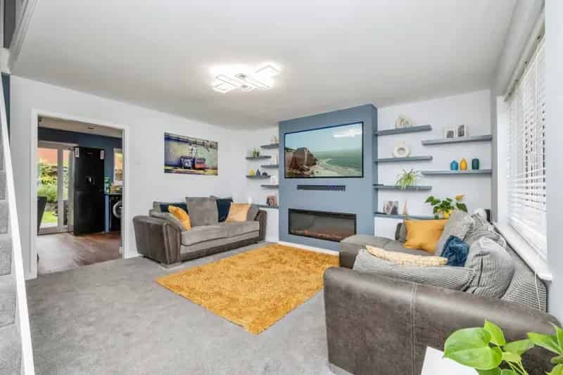 3 Bed House Brick Kiln Road Enclosed Garden Driveway Parking