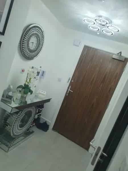 2 Bedroom Flat with Communal Garden and Underground Parking