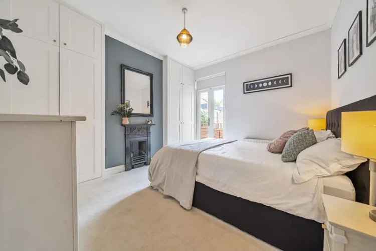 Flat For Sale in London, England