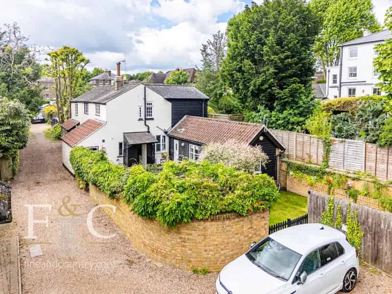 5 Bedroom Detached House Near Station Broxbourne
