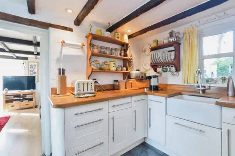 Charming Cottage with Large Garden and Cozy Fireplaces
