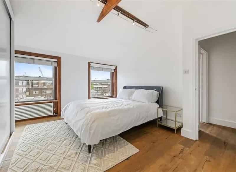 Top Floor Apartment Two Double Bedrooms Two Bathrooms Stunning Reception Room