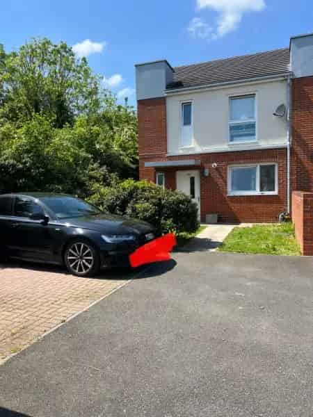 Spacious Two Bedroom Semi Detached Home in Quiet Cul De Sac