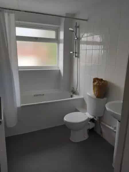 Refurbished 3 Bed House Near Shops and Transport
