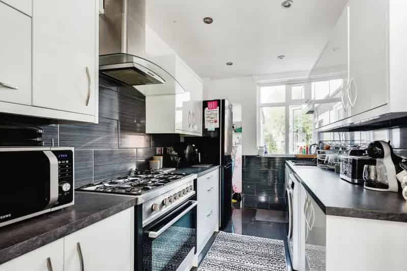 Three Bedroom Terraced House Cowley Modern Kitchen and Bathroom