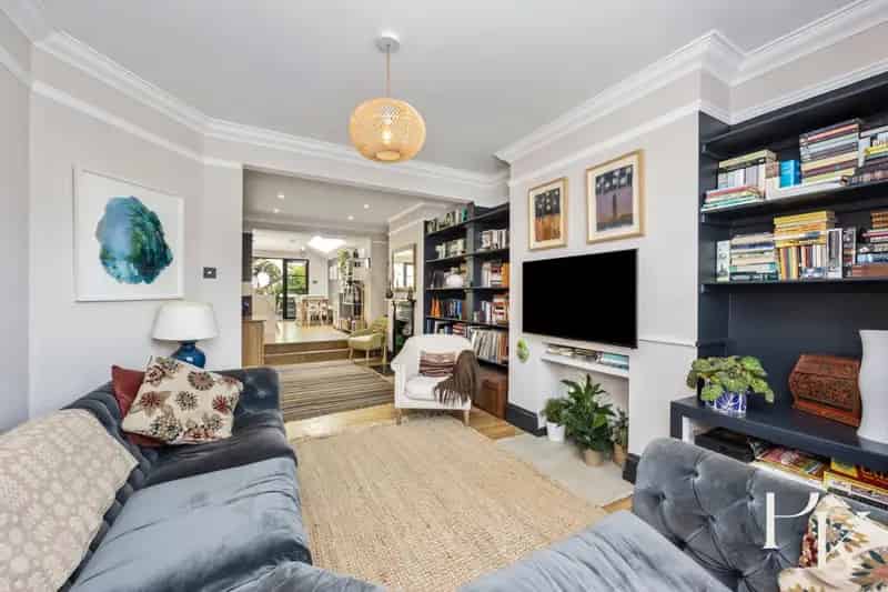 4 Bedroom Victorian Terrace House to Rent in Brighton