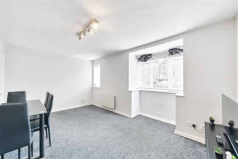 1 Bedroom Flat for Sale near Streatham Common Station