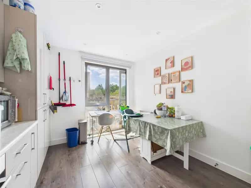 3 Bedroom Apartment Near Brick Lane