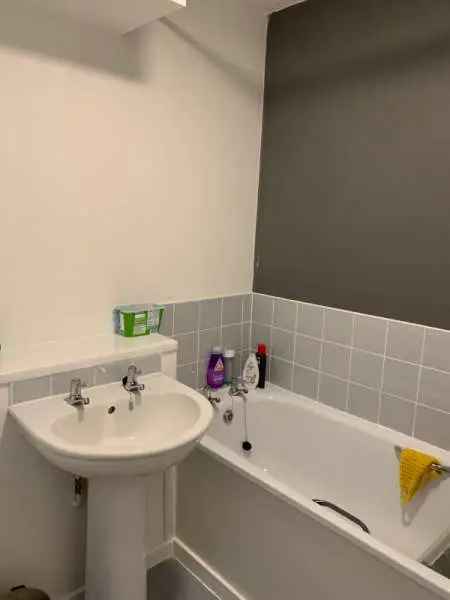 Flat For Rent in East Staffordshire, England